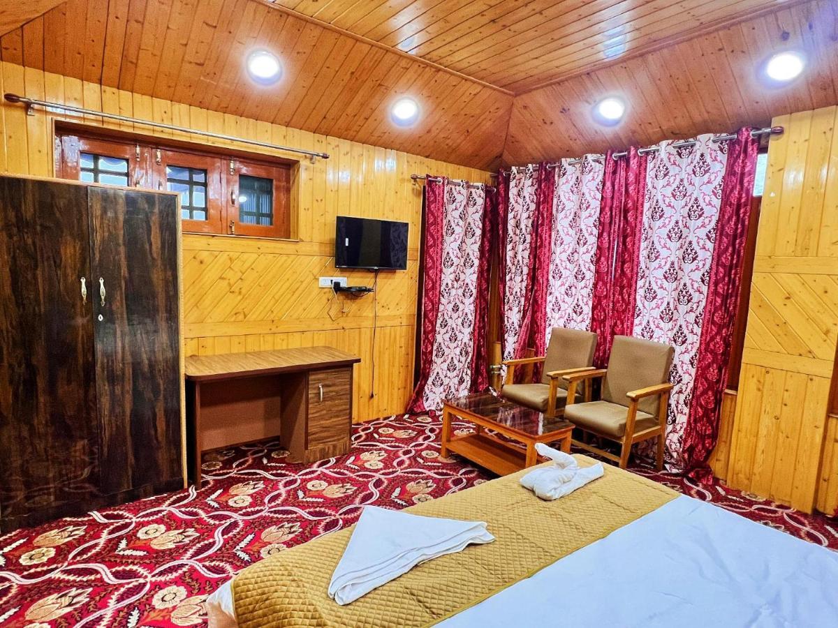 Srīnagar Roseline Inn מראה חיצוני תמונה