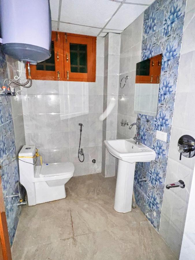 Srīnagar Roseline Inn מראה חיצוני תמונה
