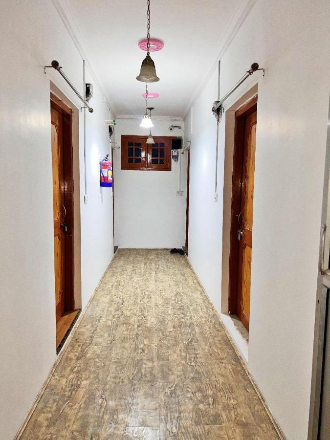 Srīnagar Roseline Inn מראה חיצוני תמונה