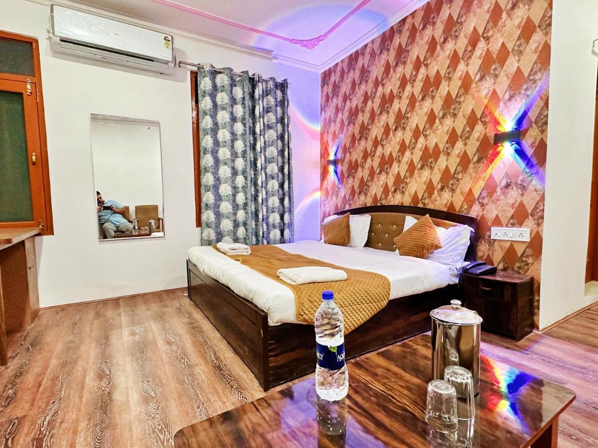 Srīnagar Roseline Inn מראה חיצוני תמונה