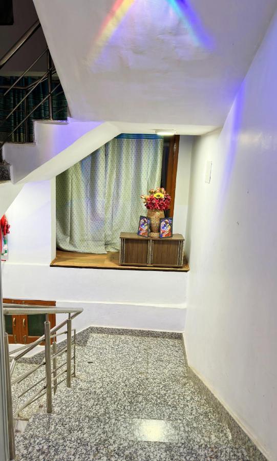 Srīnagar Roseline Inn מראה חיצוני תמונה