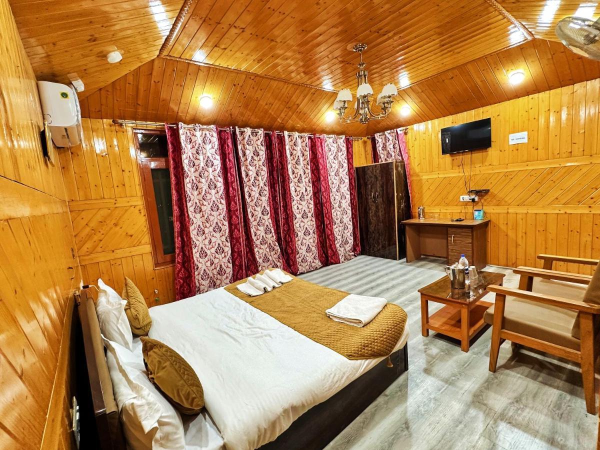 Srīnagar Roseline Inn מראה חיצוני תמונה