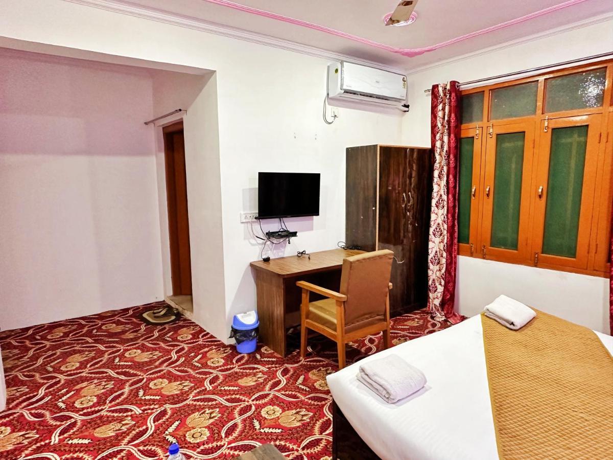 Srīnagar Roseline Inn מראה חיצוני תמונה