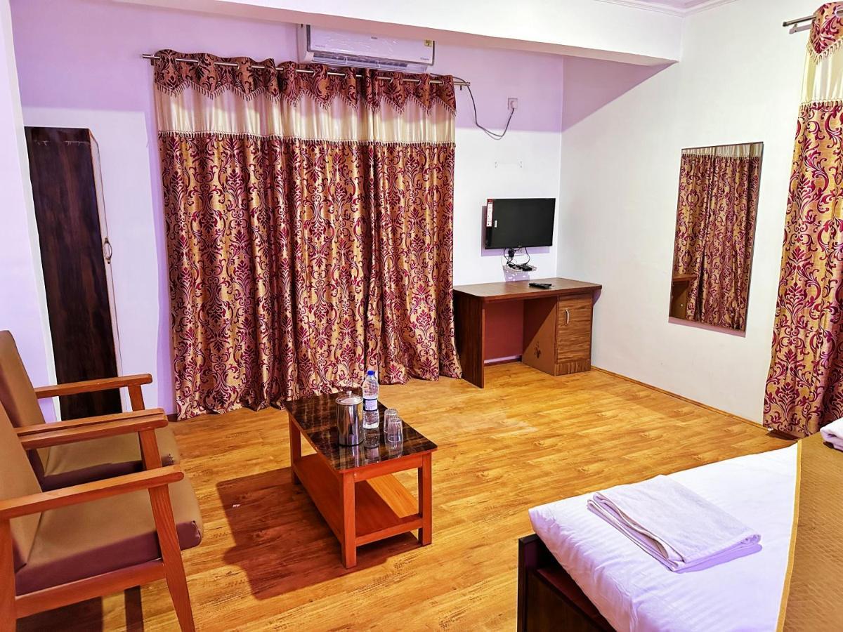 Srīnagar Roseline Inn מראה חיצוני תמונה