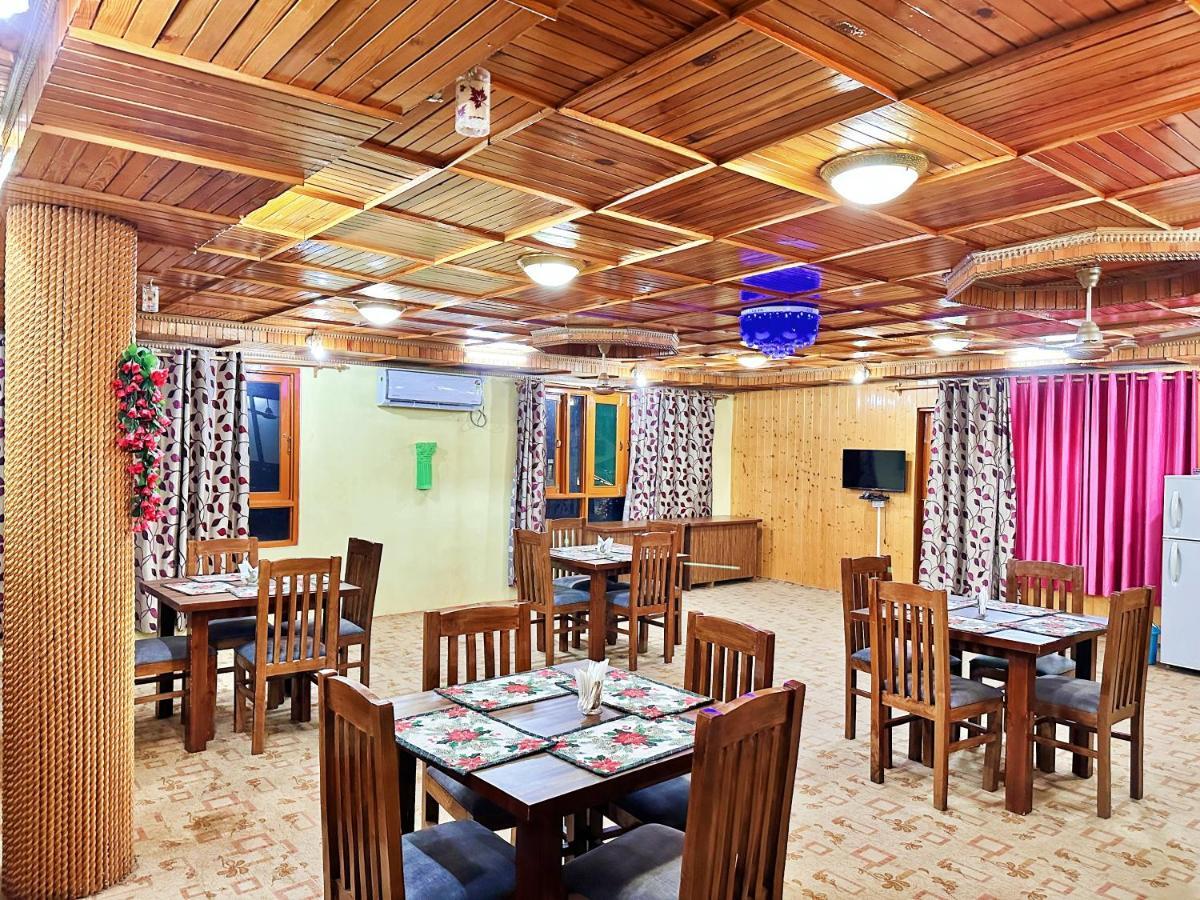 Srīnagar Roseline Inn מראה חיצוני תמונה