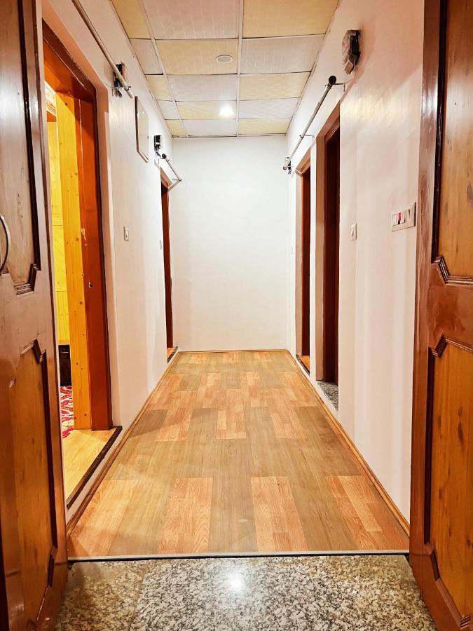 Srīnagar Roseline Inn מראה חיצוני תמונה