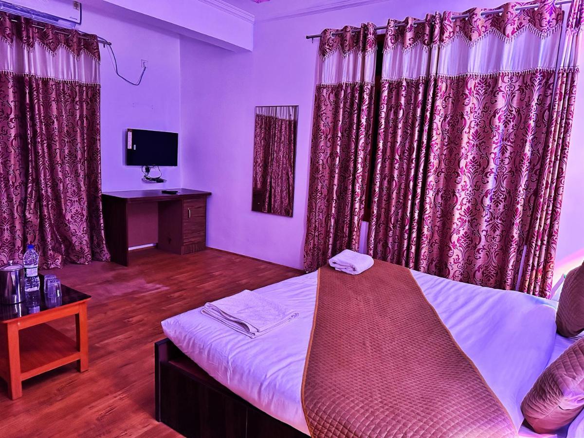 Srīnagar Roseline Inn מראה חיצוני תמונה