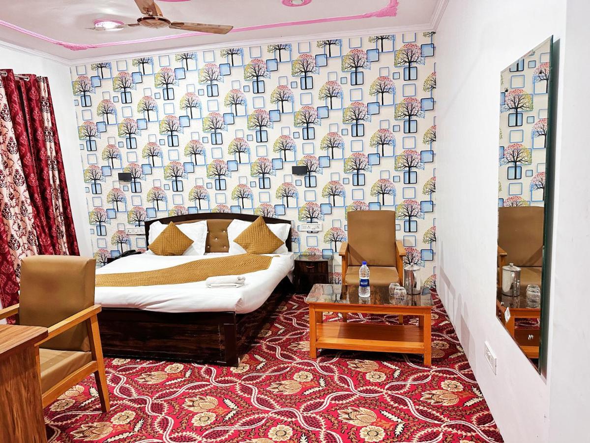 Srīnagar Roseline Inn מראה חיצוני תמונה