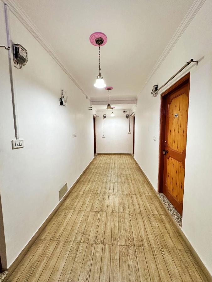 Srīnagar Roseline Inn מראה חיצוני תמונה