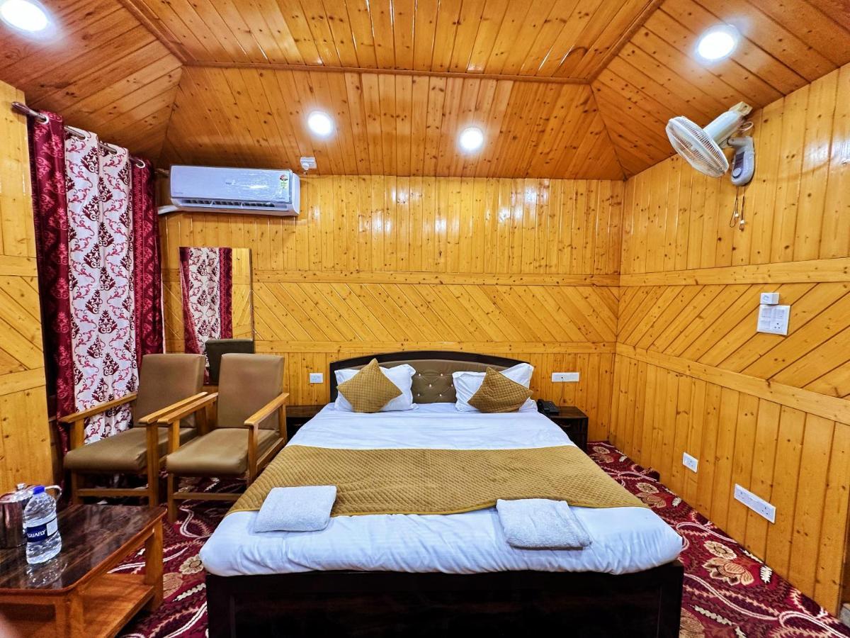 Srīnagar Roseline Inn מראה חיצוני תמונה