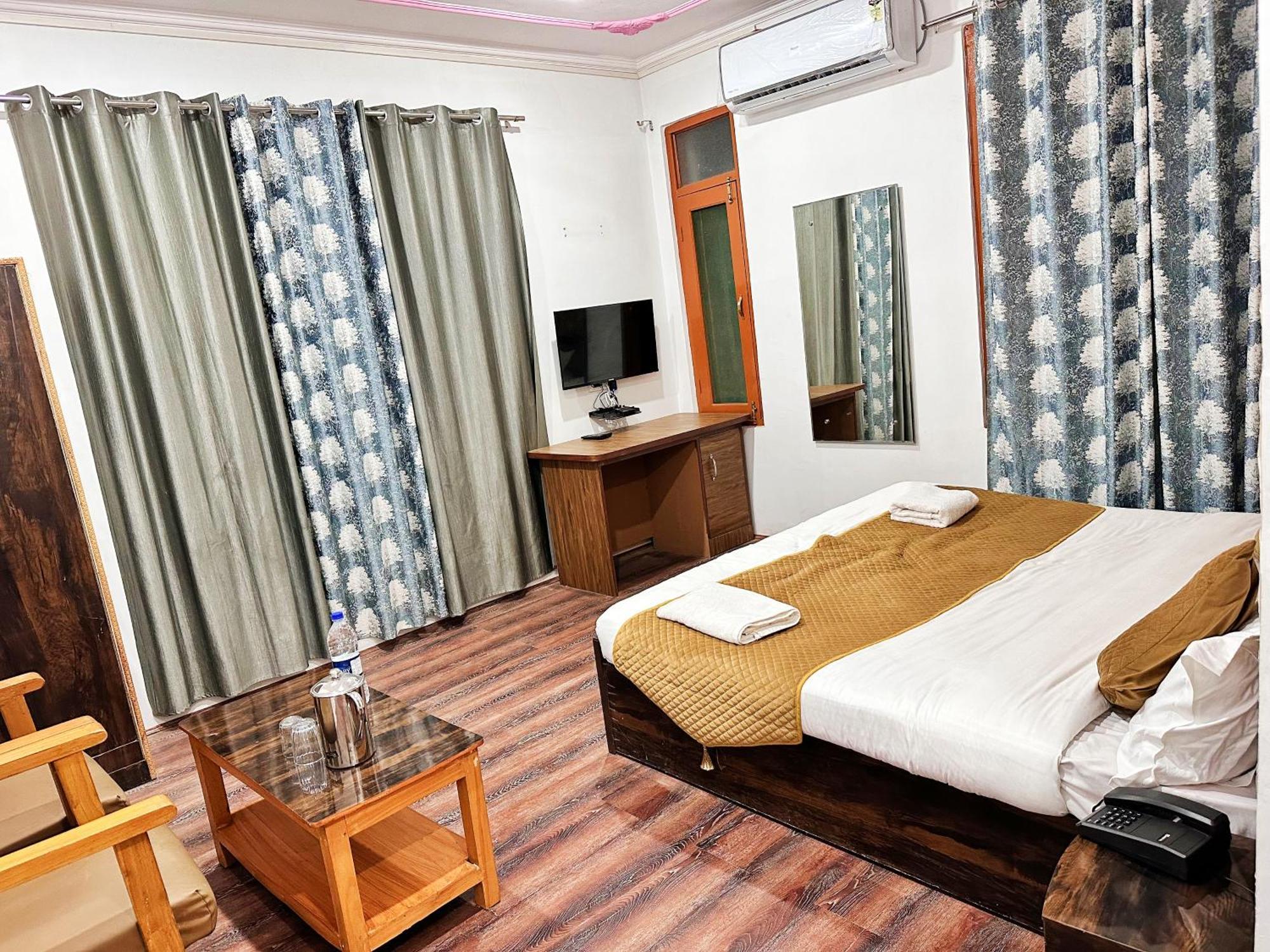 Srīnagar Roseline Inn מראה חיצוני תמונה