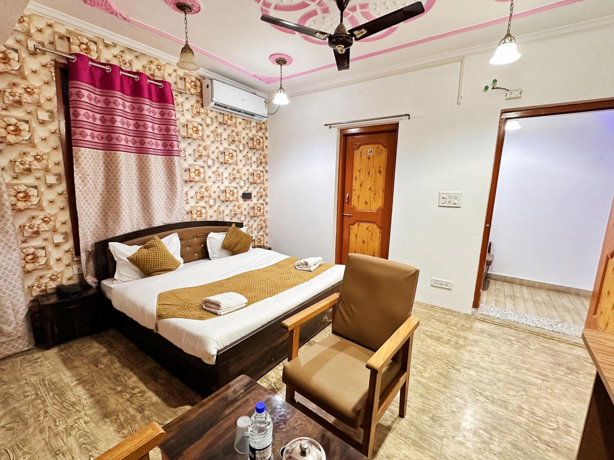 Srīnagar Roseline Inn מראה חיצוני תמונה