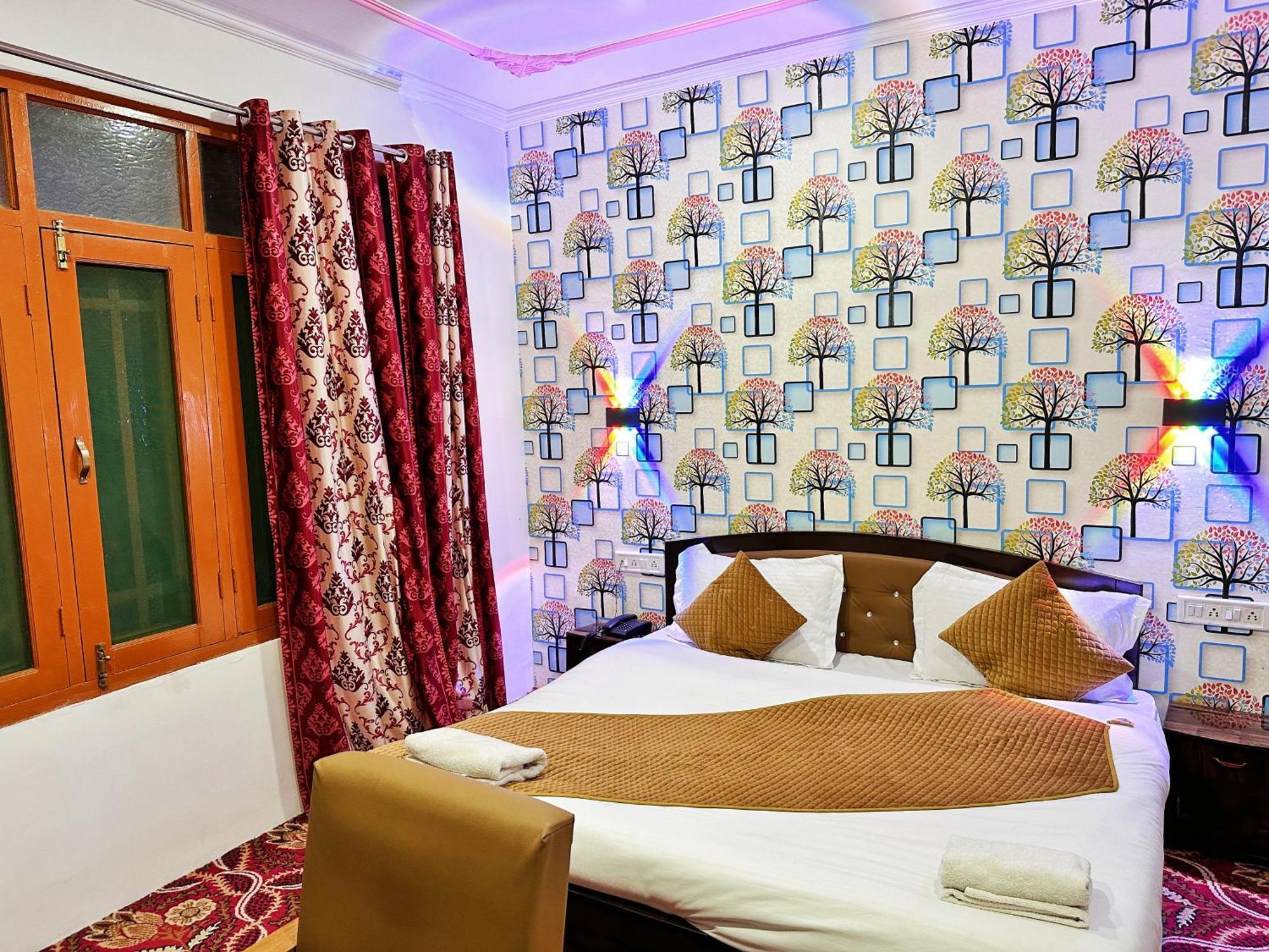 Srīnagar Roseline Inn מראה חיצוני תמונה