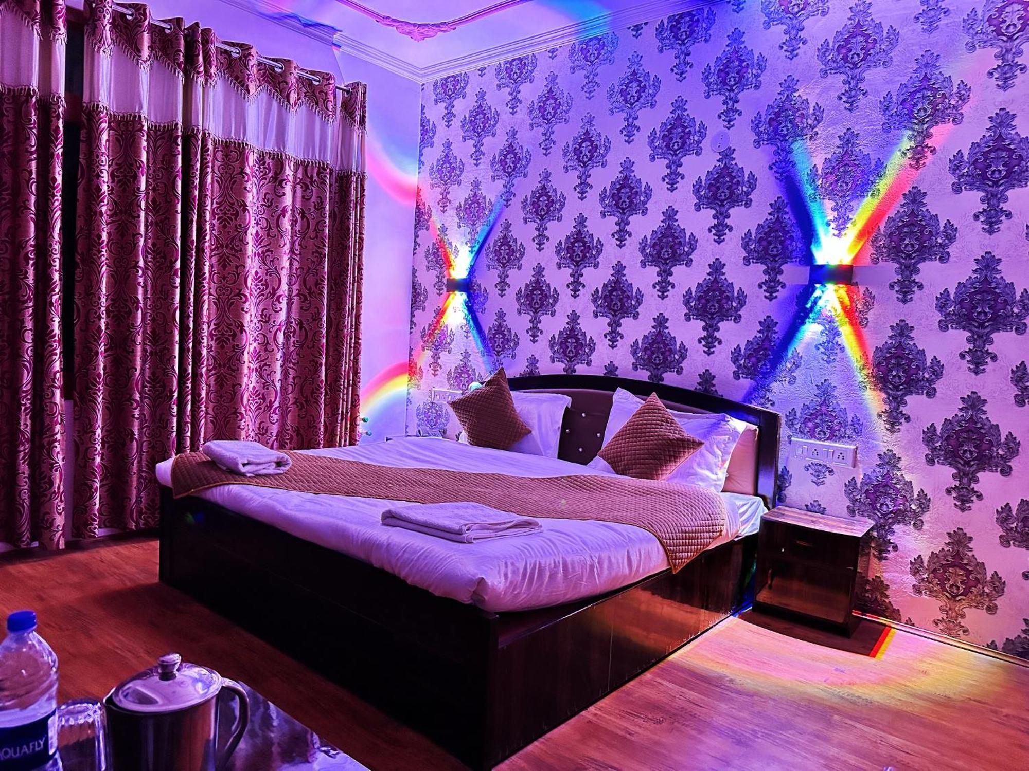 Srīnagar Roseline Inn מראה חיצוני תמונה